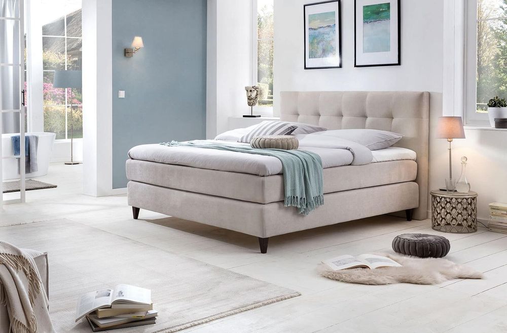 Boxspringbett im Schlafzimmer